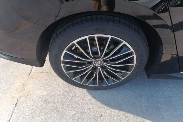 Used BYD Han 2025 DM-i Intelligent Driving Edition 125KM LiDAR Flagship Model Right Rear Wheel Hub