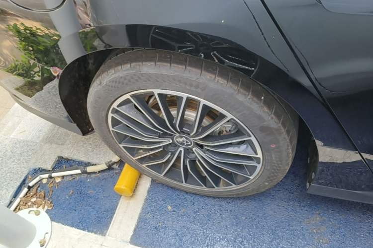 Used BYD Han 2025 DM-i 125KM LiDAR-Powered Intelligent Driving Model Right Rear Wheel Hub