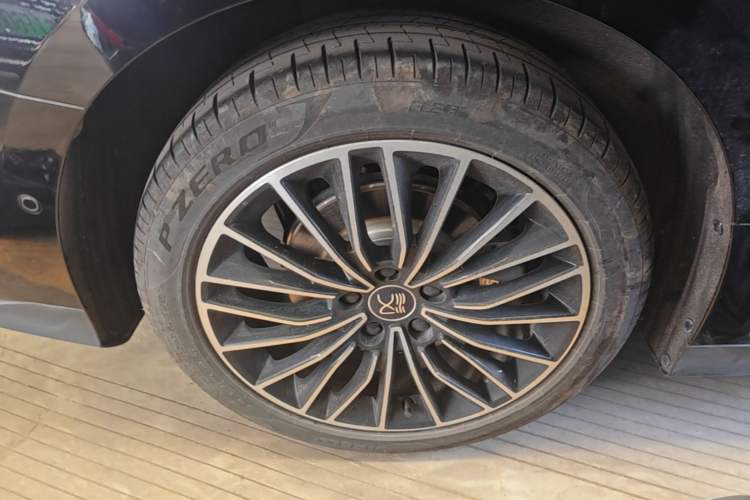 Used BYD Han 2025 DM-i Intelligent Driving Edition 125KM LiDAR Flagship Model Right Rear Wheel Hub