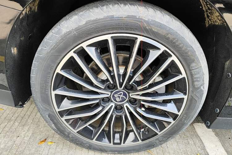Used BYD Han 2025 DM-i Intelligent Driving Edition 125KM LiDAR Flagship Model Right Rear Wheel Hub