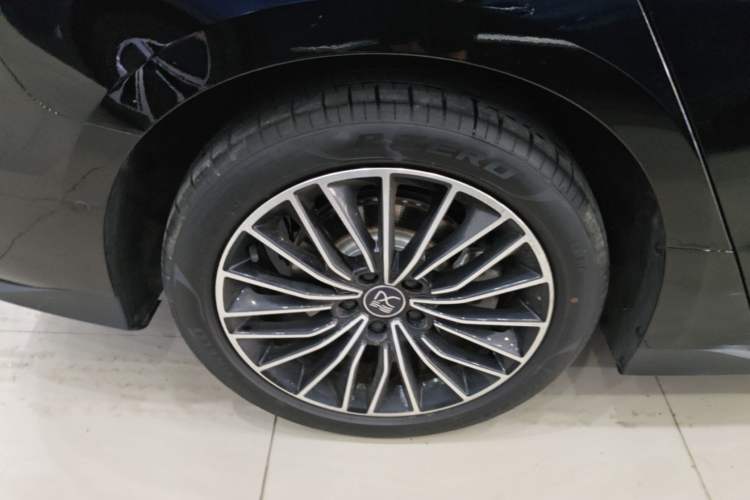 Used BYD Han 2025 DM-i Intelligent Driving Edition 125KM LiDAR Flagship Model Right Rear Wheel Hub