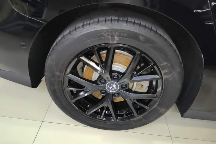 Used BYD Han 2025 DM-i Smart Drive 125KM Elite Model Right Rear Wheel Hub