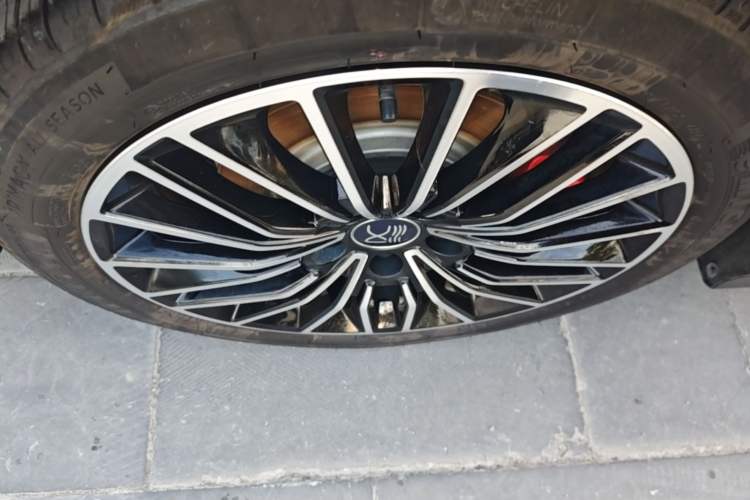 Used BYD Han 2025 EV Intelligent Driving Edition 701KM LiDAR Flagship Model Right Rear Wheel Hub