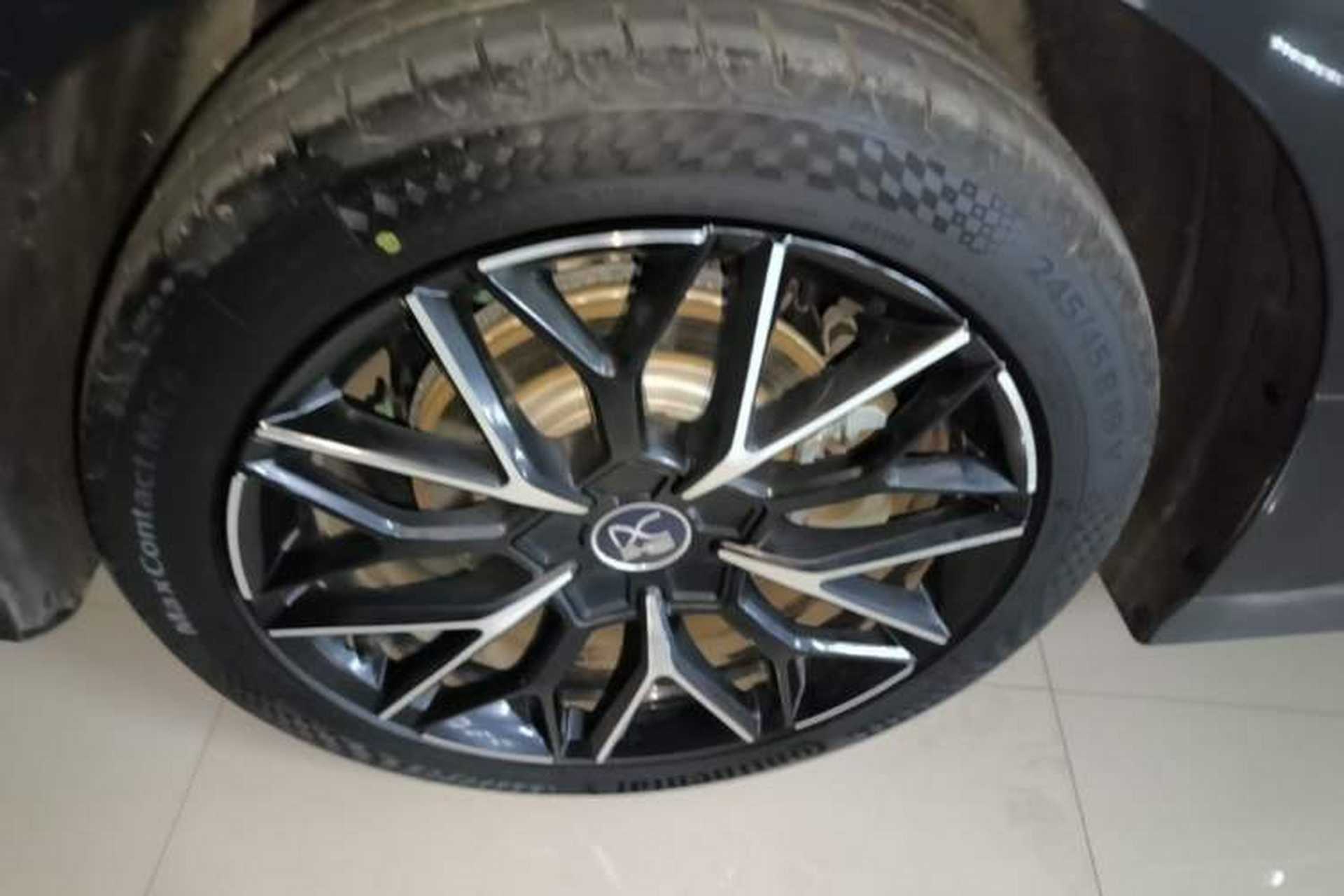 Used BYD Han 2025 DM-i Smart Drive 125KM Prestige Model Right Rear Wheel Hub
