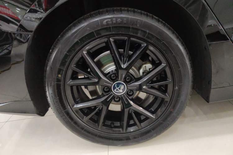 Used BYD Han 2025 DM-i 125KM Elite Model Right Rear Wheel Hub