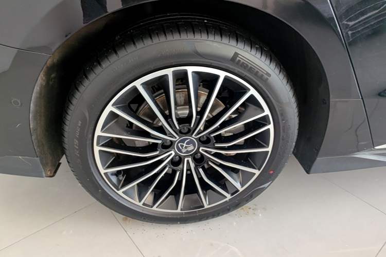 Used BYD Han 2025 DM-i 125KM LiDAR-Powered Intelligent Driving Model Right Rear Wheel Hub