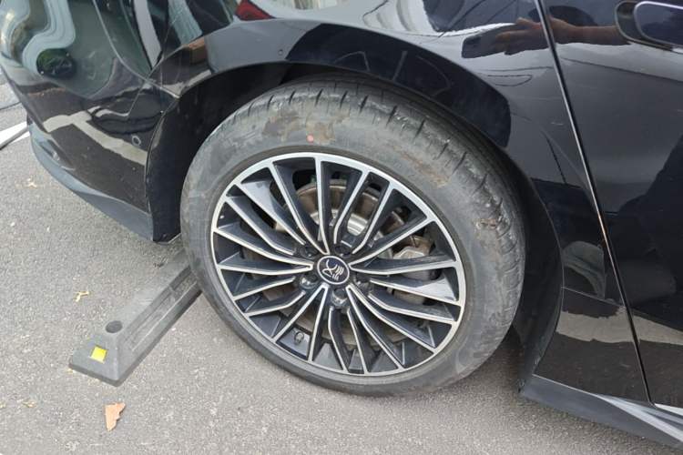Used BYD Han 2025 DM-i Intelligent Driving Edition 125KM LiDAR Flagship Model Right Rear Wheel Hub