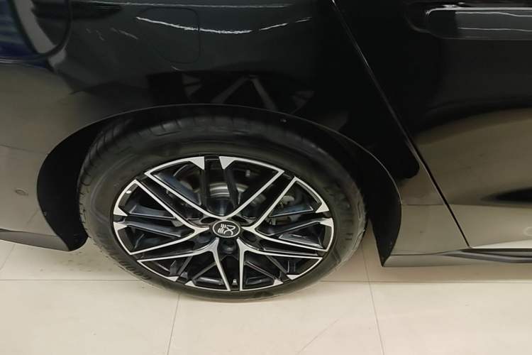 Used BYD Han 2025 EV 605KM Prestige Model Right Rear Wheel Hub