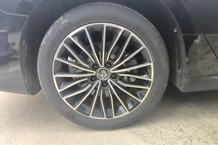Used BYD Han 2025 DM-i 125KM LiDAR-Powered Intelligent Driving Model Right Rear Wheel Hub