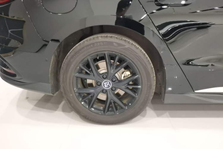 Used BYD Han 2025 DM-i Smart Drive 125KM Elite Model Right Rear Wheel Hub