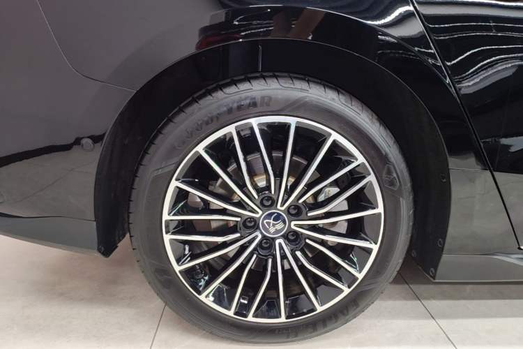 Used BYD Han 2025 DM-i Intelligent Driving Edition 125KM LiDAR Flagship Model Right Rear Wheel Hub
