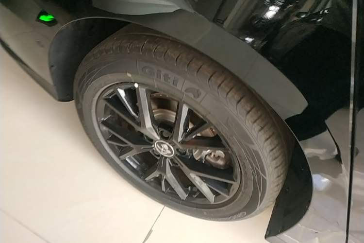 Used BYD Han 2025 DM-i Smart Drive 125KM Elite Model Right Rear Wheel Hub