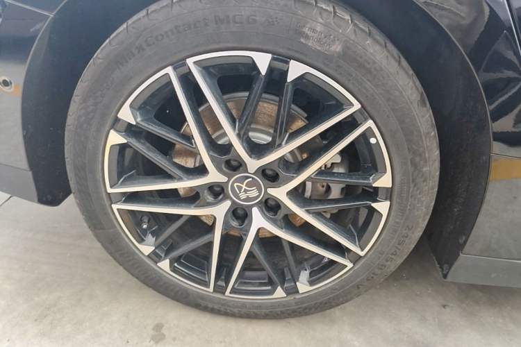 Used BYD Han 2025 EV Intelligent Driving Edition 605KM Prestige Model Right Rear Wheel Hub