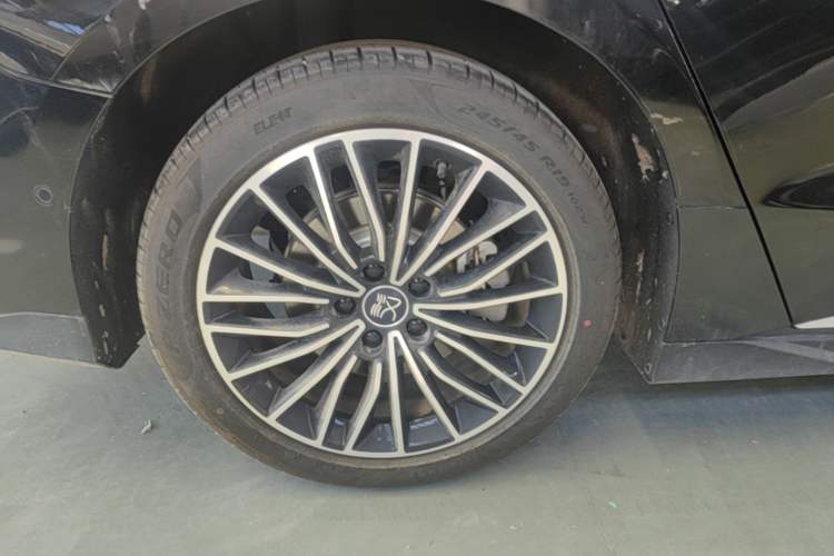 Used BYD Han 2025 DM-i Intelligent Driving Edition 125KM LiDAR Flagship Model Right Rear Wheel Hub