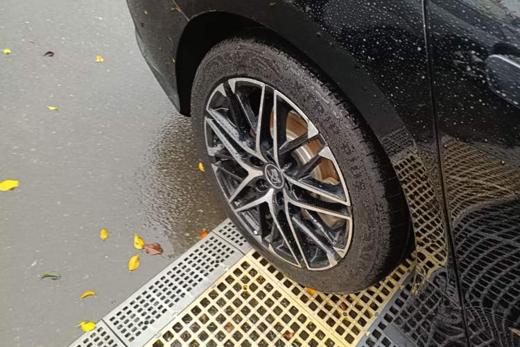 Used BYD Han 2025 EV 605KM Prestige Model Right Rear Wheel Hub
