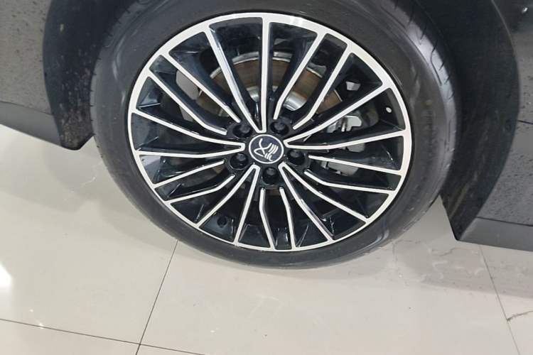 Used BYD Han 2025 DM-i Intelligent Driving Edition 125KM LiDAR Flagship Model Right Rear Wheel Hub