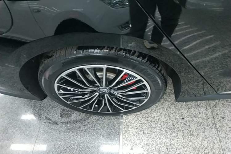 Used BYD Han 2025 EV with 701 km of Laser Radar-Enabled Intelligent Driving Right Rear Wheel Hub