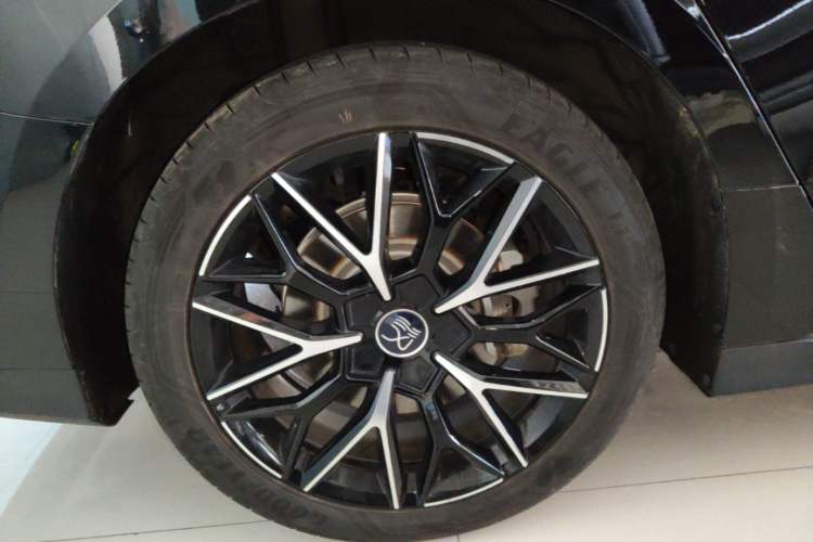 Used BYD Han 2025 DM-i 125KM Prestige Model Right Rear Wheel Hub