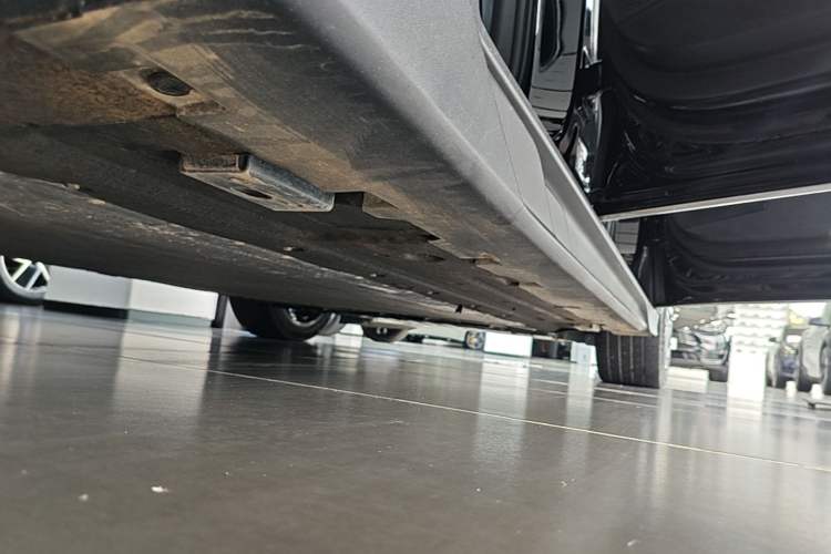 Used BYD Han 2025 EV 605KM Prestige Model Right Side Sill