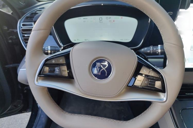 Used BYD Han 2025 EV with 701 km of Laser Radar-Enabled Intelligent Driving Steering Wheel