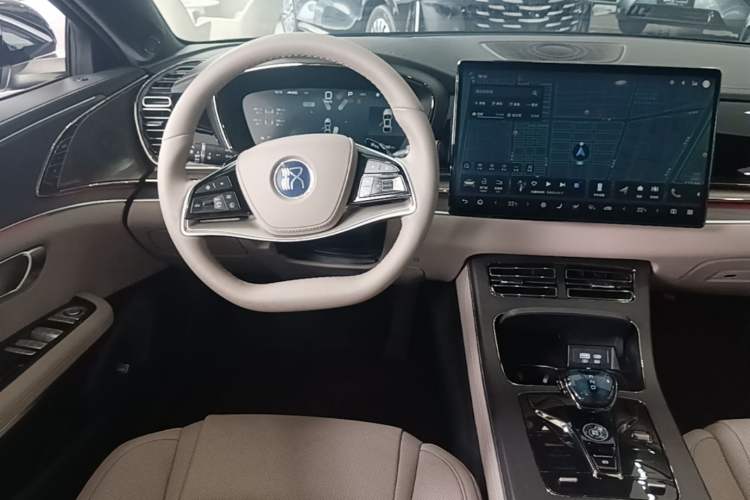 Used BYD Han 2025 DM-i 125KM LiDAR-Powered Intelligent Driving Model Steering Wheel