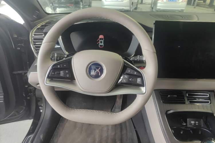 Used BYD Han 2025 DM-i Intelligent Driving Edition 125KM LiDAR Flagship Model Steering Wheel
