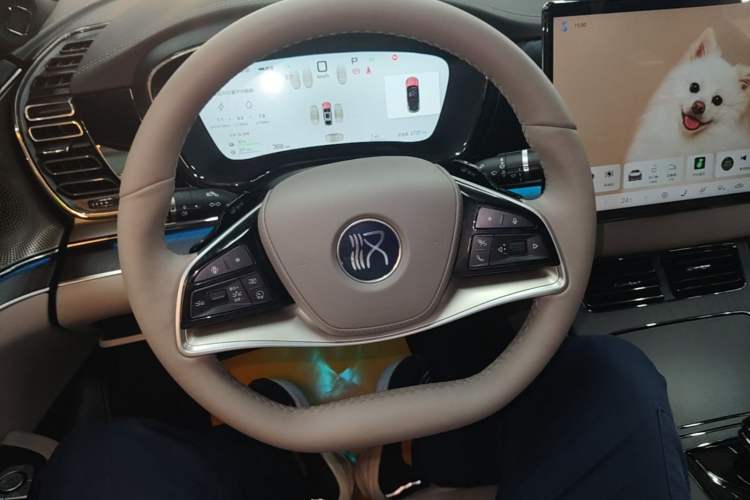 Used BYD Han 2025 DM-i Intelligent Driving Edition 125KM LiDAR Flagship Model Steering Wheel