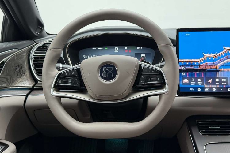 Used BYD Han 2025 EV with 701 km of Laser Radar-Enabled Intelligent Driving Steering Wheel