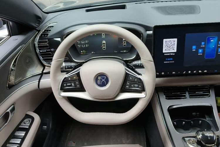 Used BYD Han 2025 DM-i 125KM LiDAR-Powered Intelligent Driving Model Steering Wheel