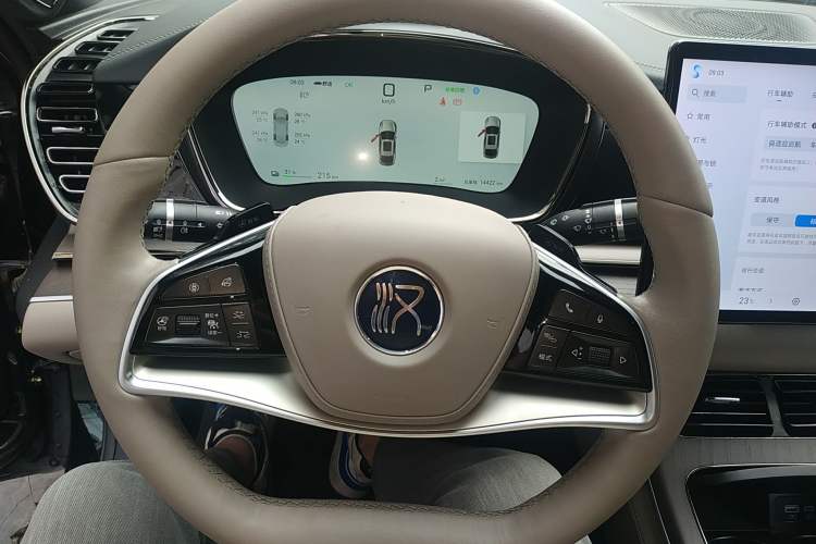 Used BYD Han 2025 EV with 701 km of Laser Radar-Enabled Intelligent Driving Steering Wheel