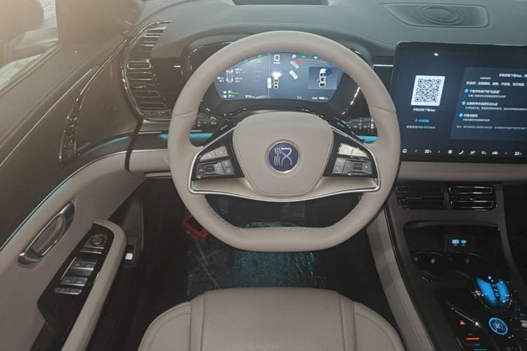 Used BYD Han 2025 DM-i Intelligent Driving Edition 125KM LiDAR Flagship Model Steering Wheel