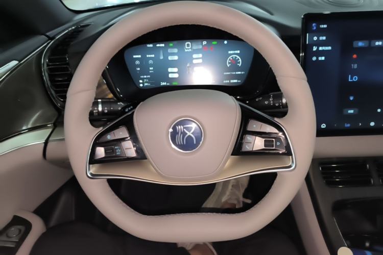 Used BYD Han 2025 DM-i Smart Drive 125KM Elite Model Steering Wheel