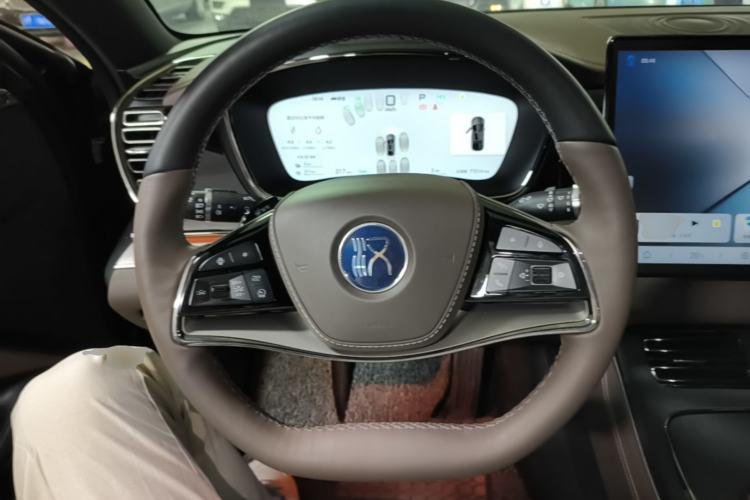 Used BYD Han 2025 DM-i Smart Drive 125KM Elite Model Steering Wheel