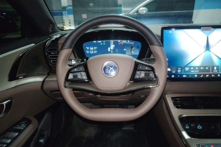 Used BYD Han 2025 Model EV Intelligent Driving Edition 635KM Flagship Steering Wheel