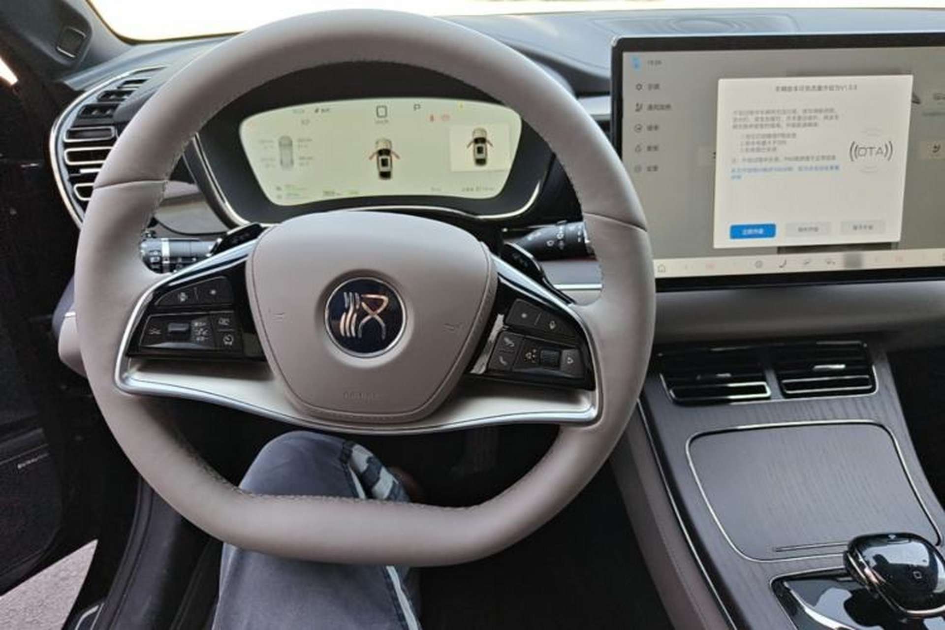 Used BYD Han 2025 DM-i Intelligent Driving Edition 125KM LiDAR Flagship Model Steering Wheel