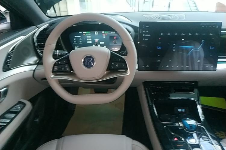Used BYD Han 2025 DM-i Smart Drive 125KM Elite Model Steering Wheel
