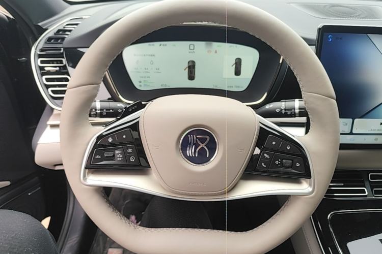 Used BYD Han 2025 DM-i Smart Drive 125KM Prestige Model Steering Wheel