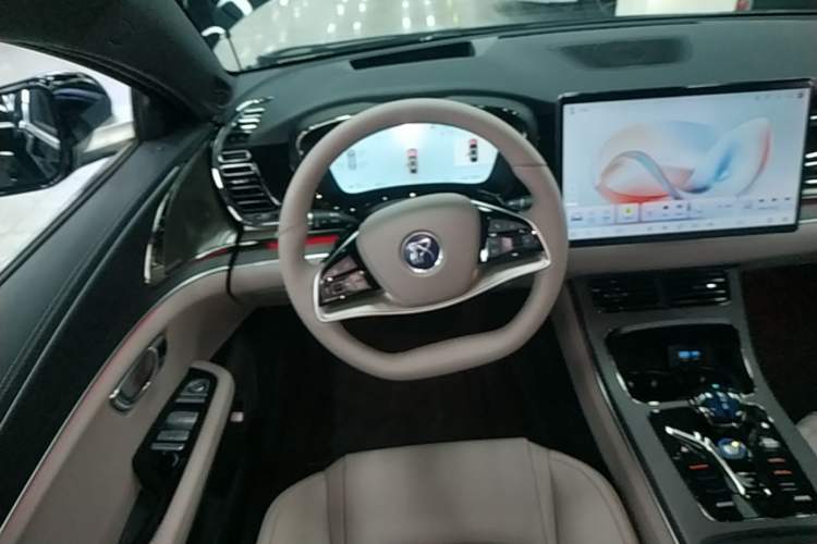 Used BYD Han 2025 EV with 701 km of Laser Radar-Enabled Intelligent Driving Steering Wheel