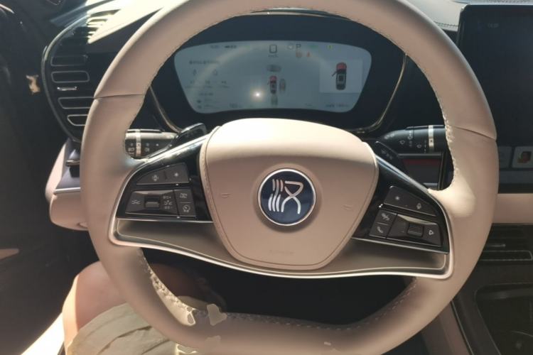 Used BYD Han 2025 DM-i 125KM LiDAR-Powered Intelligent Driving Model Steering Wheel
