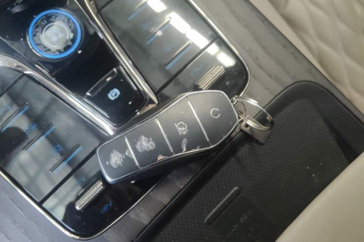 Used BYD Han 2025 DM-i Intelligent Driving Edition 125KM LiDAR Flagship Model Vehicle Key