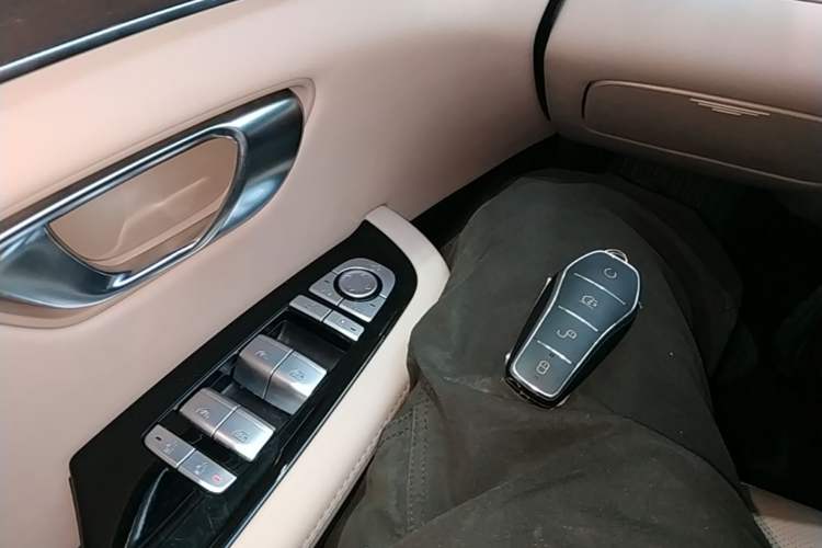 Used BYD Han 2025 EV with 701 km of Laser Radar-Enabled Intelligent Driving Vehicle Key
