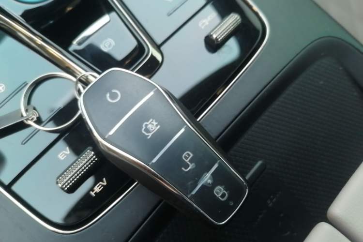 Used BYD Han 2025 DM-i Intelligent Driving Edition 125KM LiDAR Flagship Model Vehicle Key