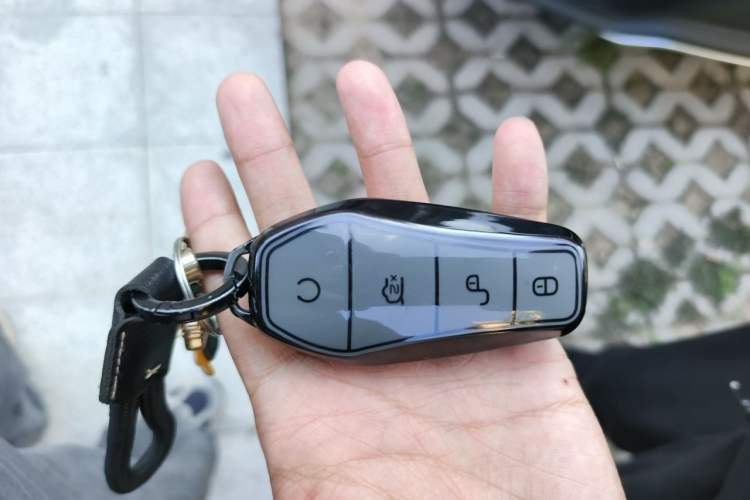 Used BYD Han 2025 Model EV Intelligent Driving Edition 635KM Flagship Vehicle Key