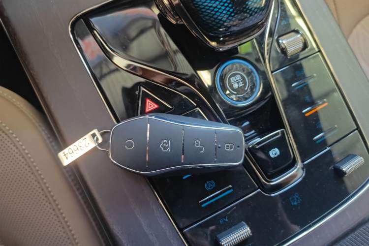 Used BYD Han 2025 DM-i Intelligent Driving Edition 125KM LiDAR Flagship Model Vehicle Key