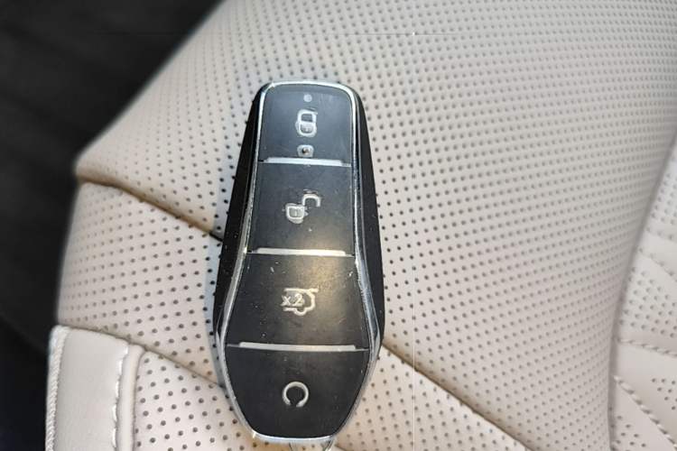 Used BYD Han 2025 DM-i Intelligent Driving Edition 125KM LiDAR Flagship Model Vehicle Key