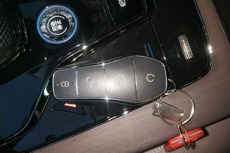 Used BYD Han 2025 DM-i Intelligent Driving Edition 125KM LiDAR Flagship Model Vehicle Key