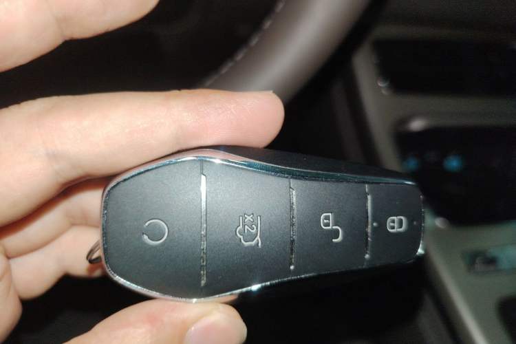 Used BYD Han 2025 Model EV Intelligent Driving Edition 635KM Flagship Vehicle Key