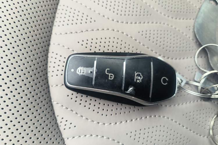 Used BYD Han 2025 DM-i Intelligent Driving Edition 125KM LiDAR Flagship Model Vehicle Key