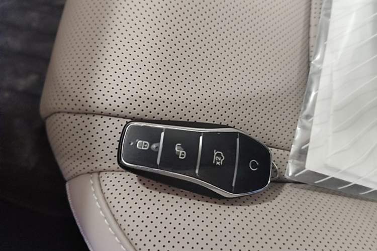 Used BYD Han 2025 DM-i Intelligent Driving Edition 125KM LiDAR Flagship Model Vehicle Key