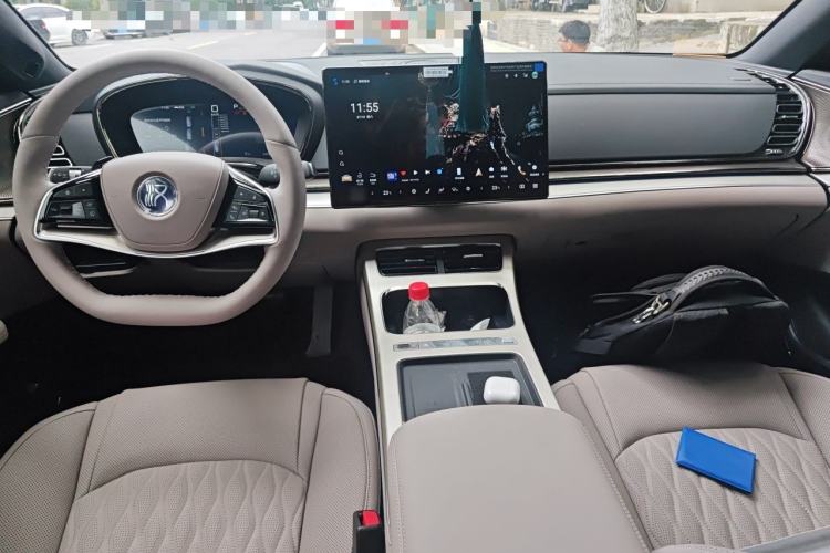 Used BYD Han 2025 DM-i Intelligent Driving Edition 245KM Prestigious Edition Center Console